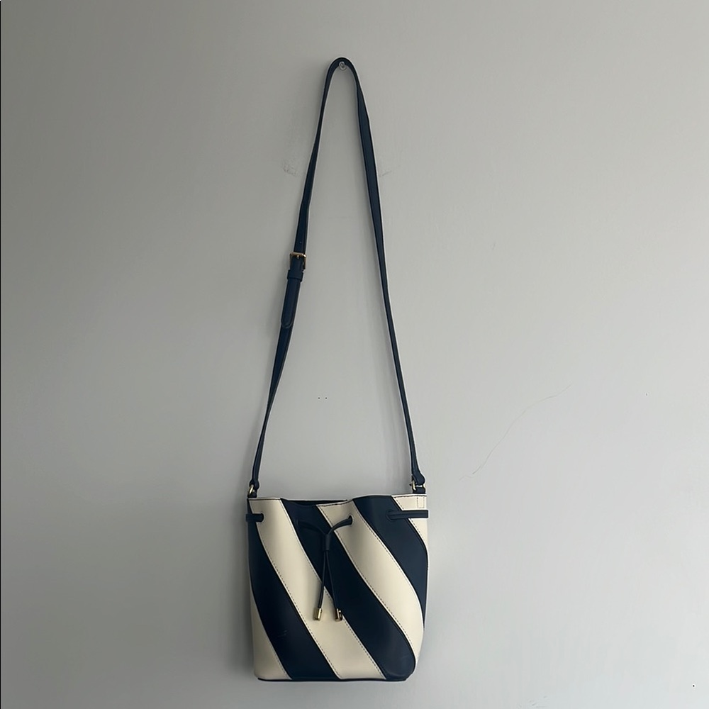 Ralph Lauren Bucket Bag - Picture 4 of 12